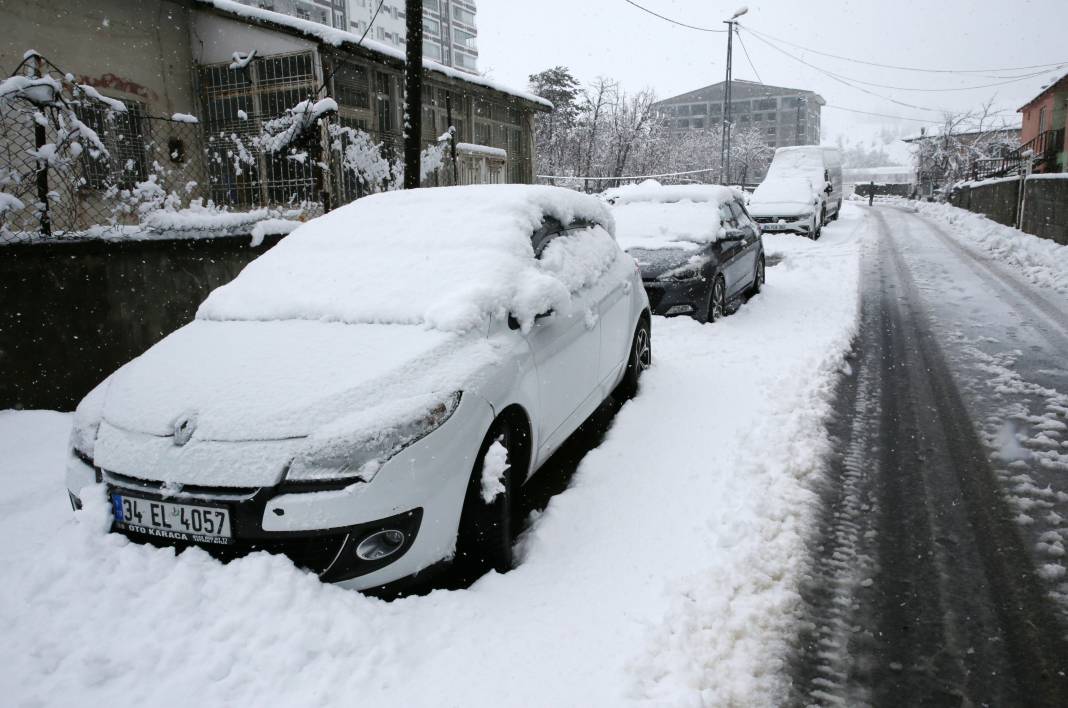 Bitlis ve Bingöl'de eğitime kar engeli 28